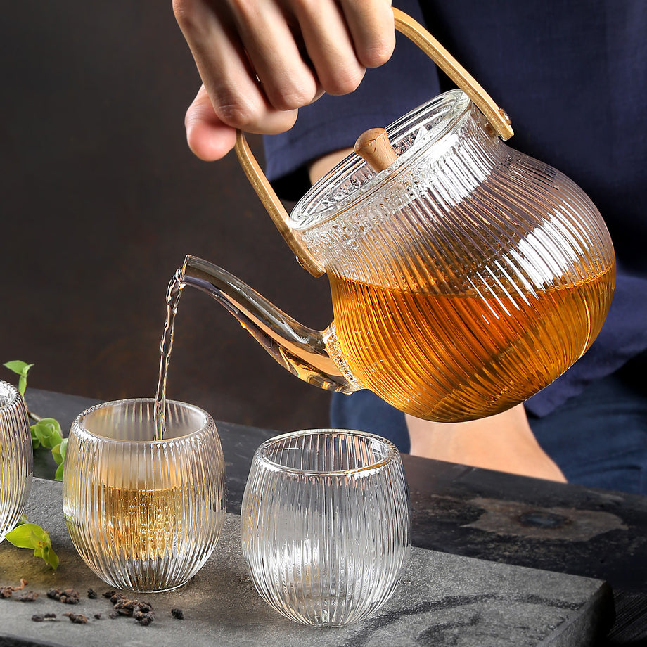 https://www.eilong.com/cdn/shop/files/silver-lining-glass-teapot-set-1_460x@2x.jpg?v=1682474908